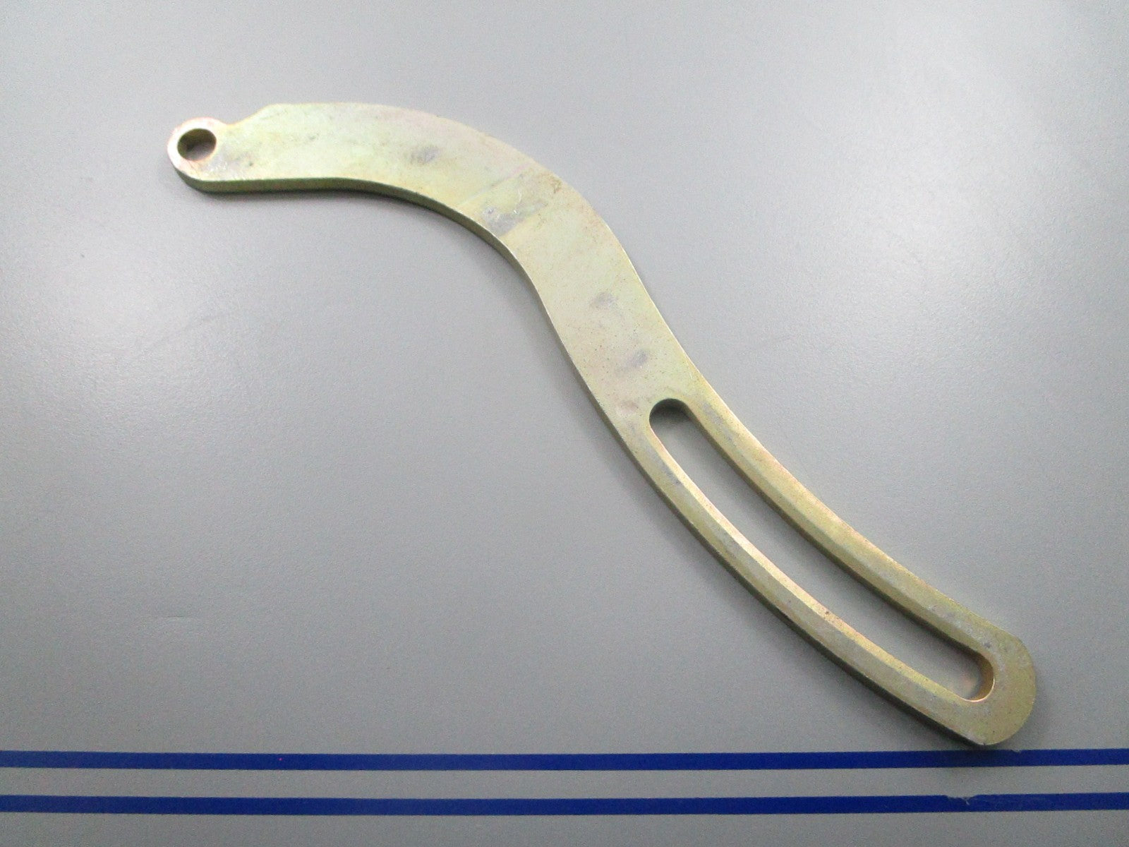 *NEW OEM* 0810 OMC Johnson Evinrude Alternator Bracket 915023 0915023