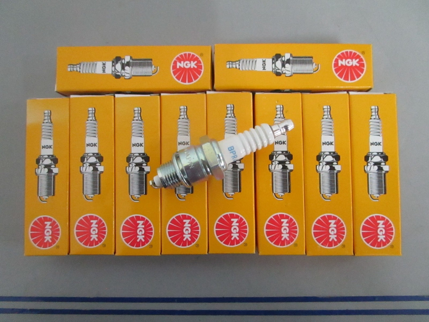 *NEW* (LOT OF 10) 0820 NGK Spark Plug BPR4HS