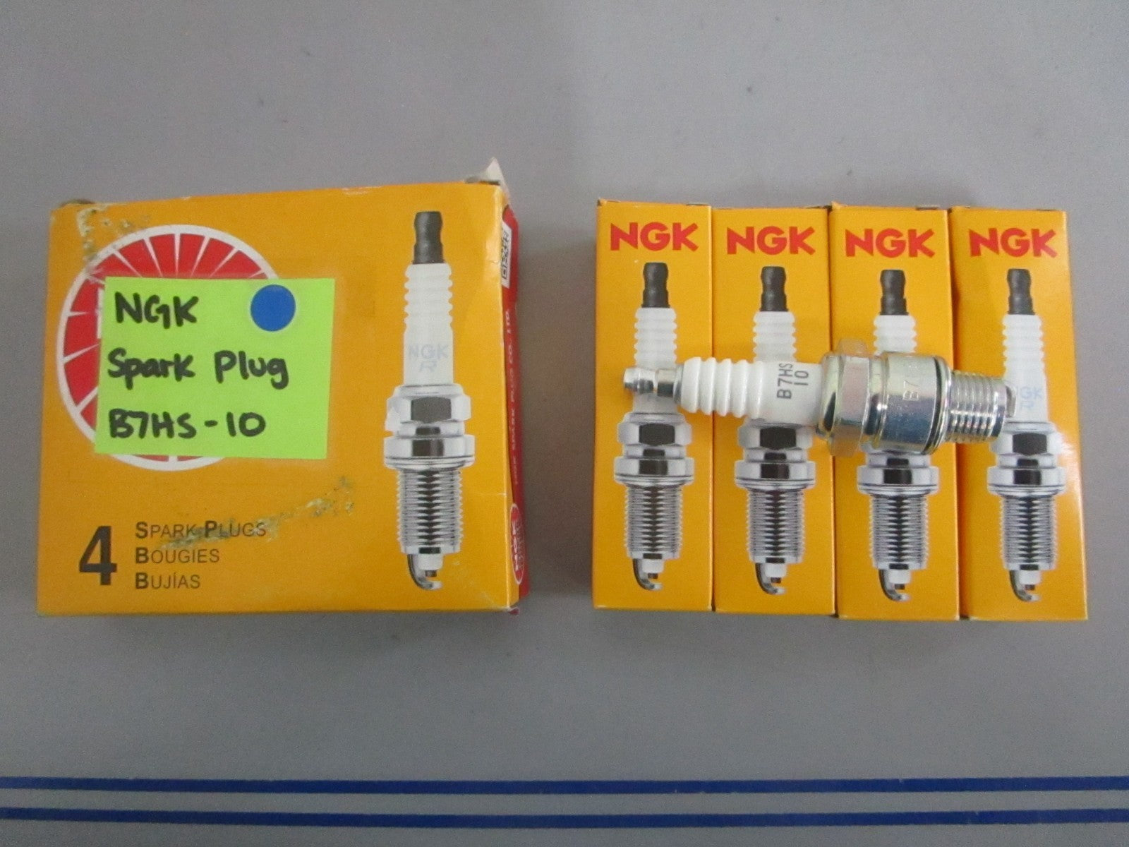 NEW OEM (LOT OF 4) B7HS-10 NGK Spark Plug 0820
