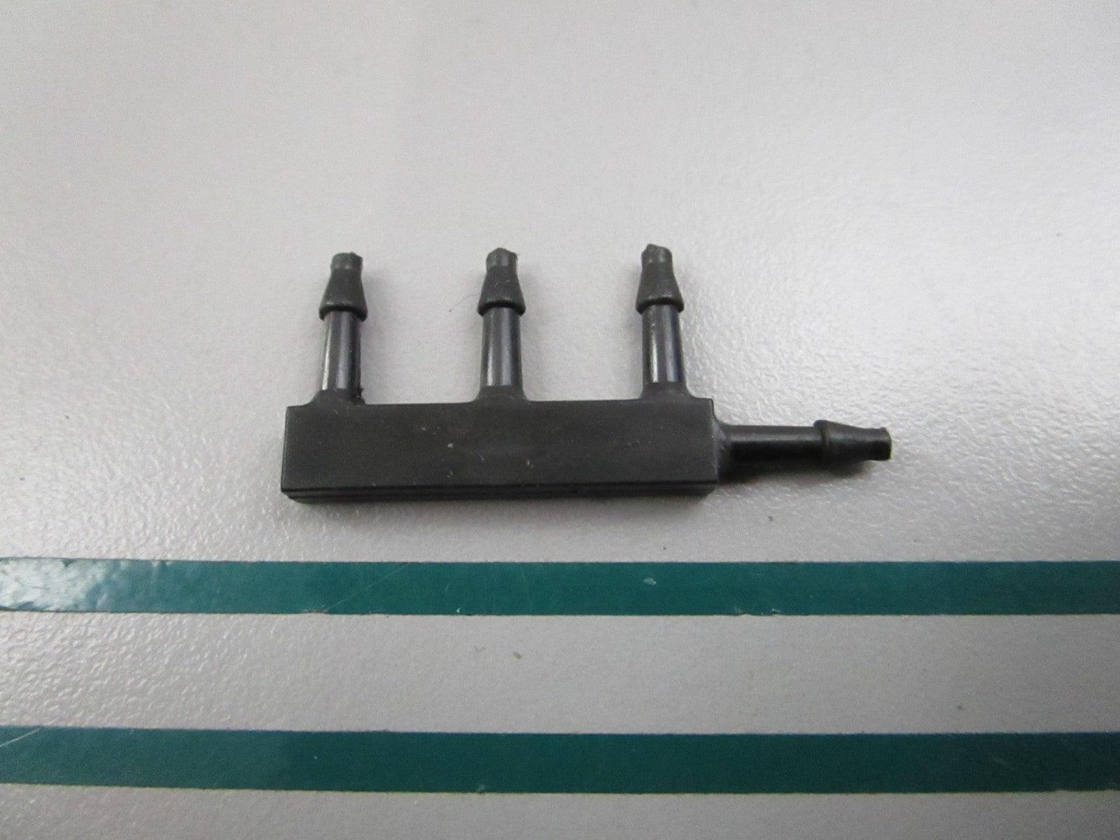 NEW OEM 336511 0336511 OMC Johnson Evinrude Drain Hose Fitting 0810