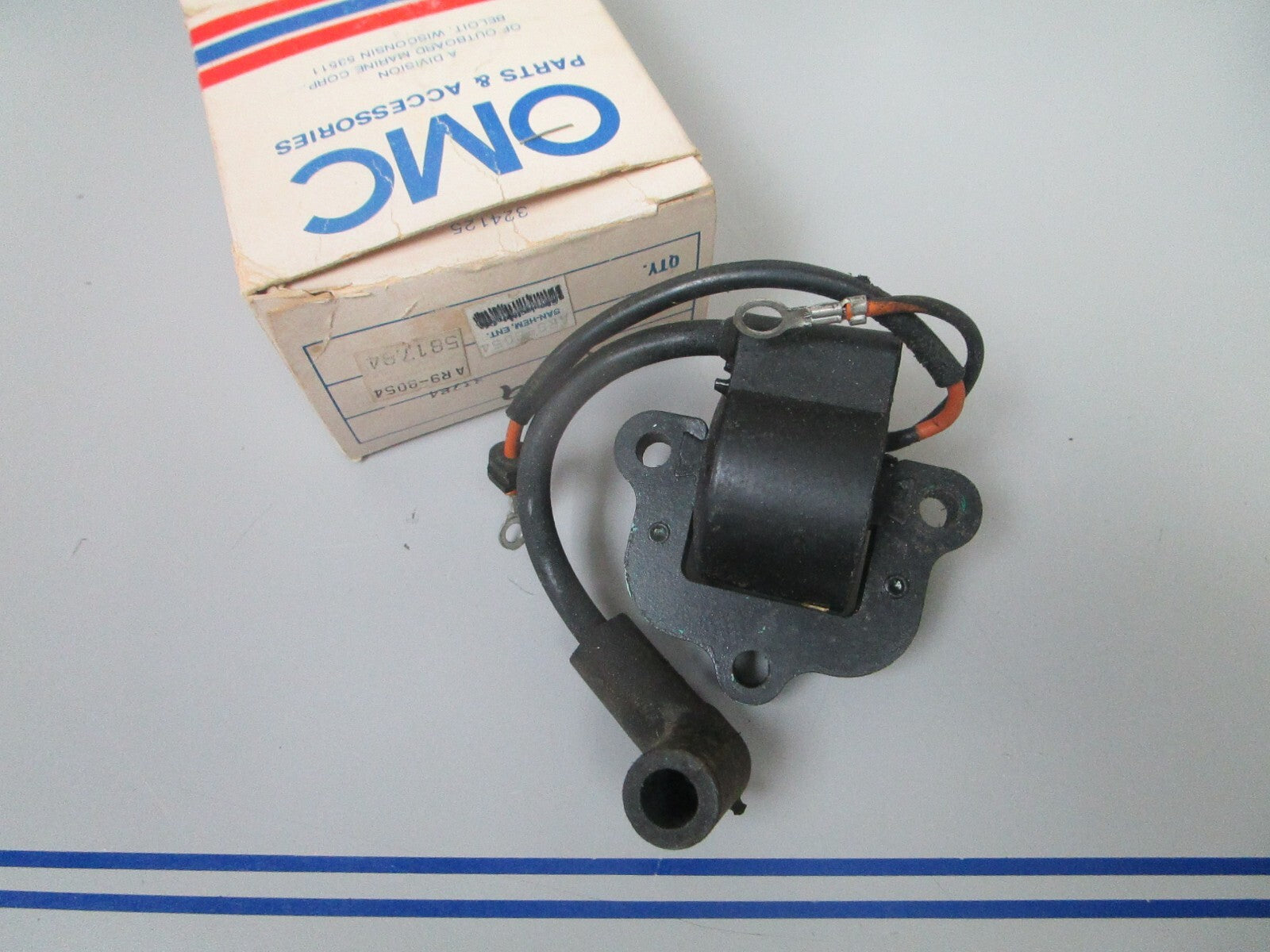 *NEW OEM* 0810 OMC Johnson Evinrude Ignition Coil & Yoke Assembly 581784 0581784