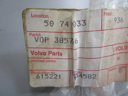 *NEW OEM* 0820 Volvo Penta Screw 3857936