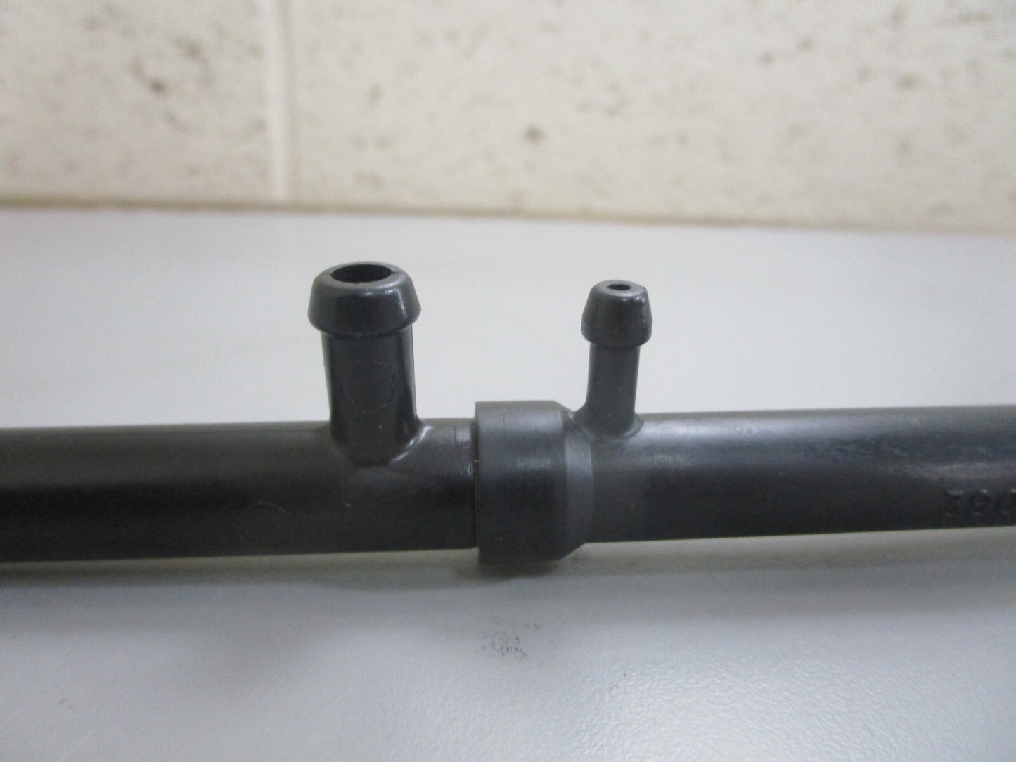 *NEW OEM* 0820 OMC Johnson Evinrude Fuel Manifold Ay 390465 390466