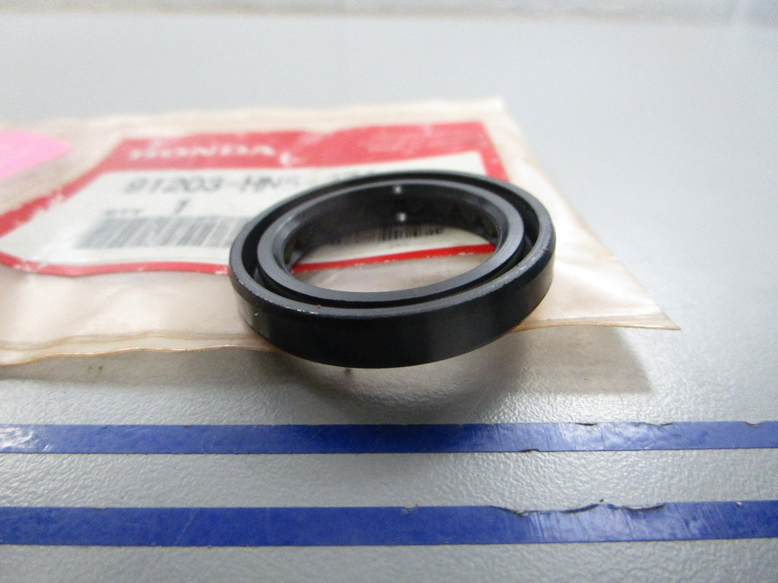 NEW OEM 91203-HN5-671 Honda Oil Seal 0810