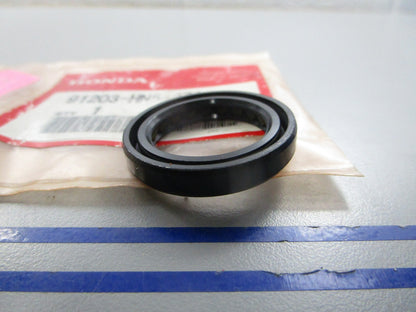 NEW OEM 91203-HN5-671 Honda Oil Seal 0810