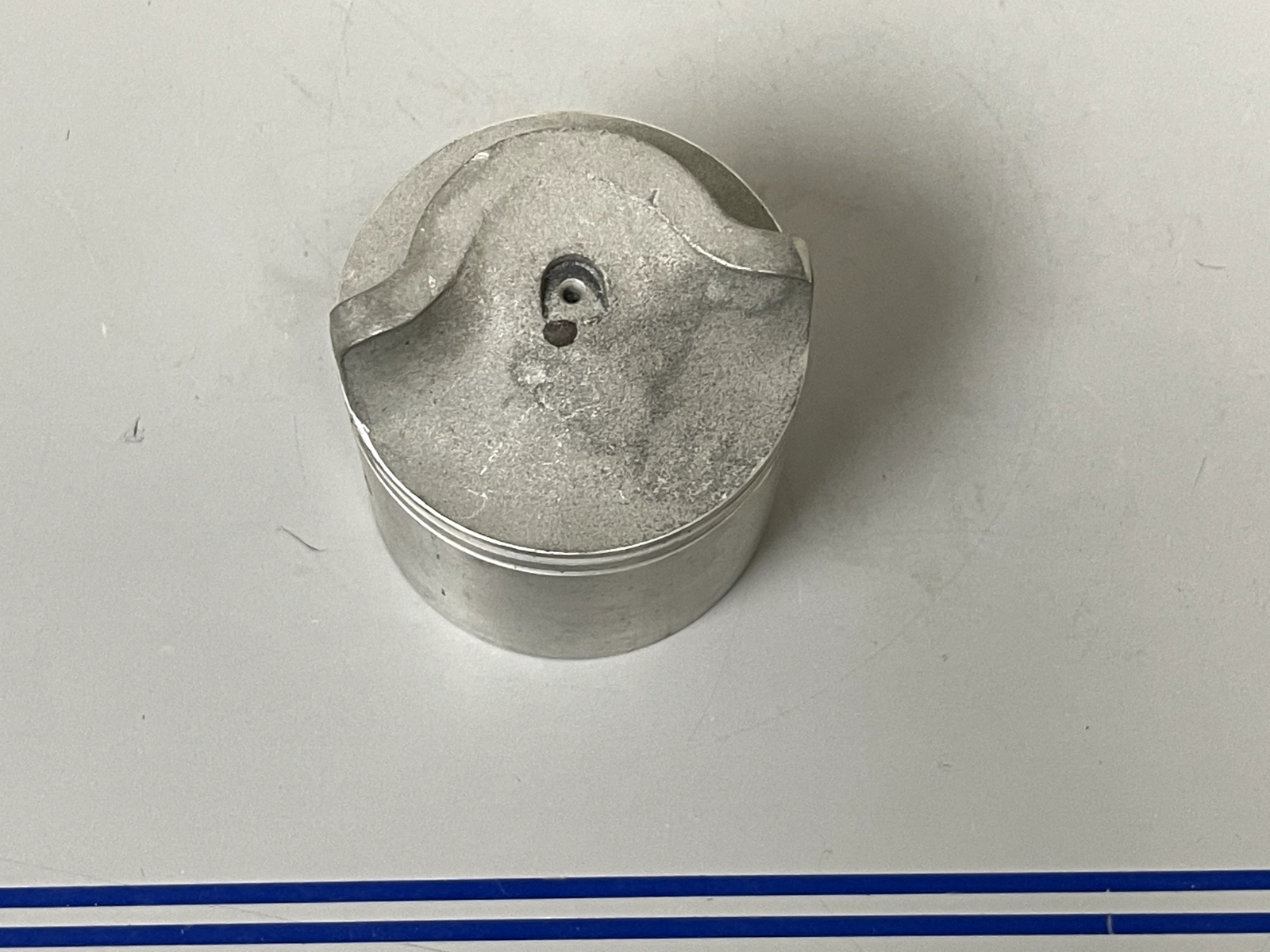 *NEW OEM* 0670 OMC Johnson Evinrude Piston 385338 0385338