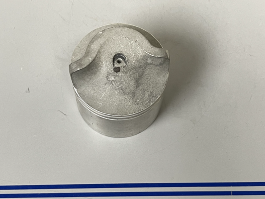 *NEW OEM* 0670 OMC Johnson Evinrude Piston 385338 0385338