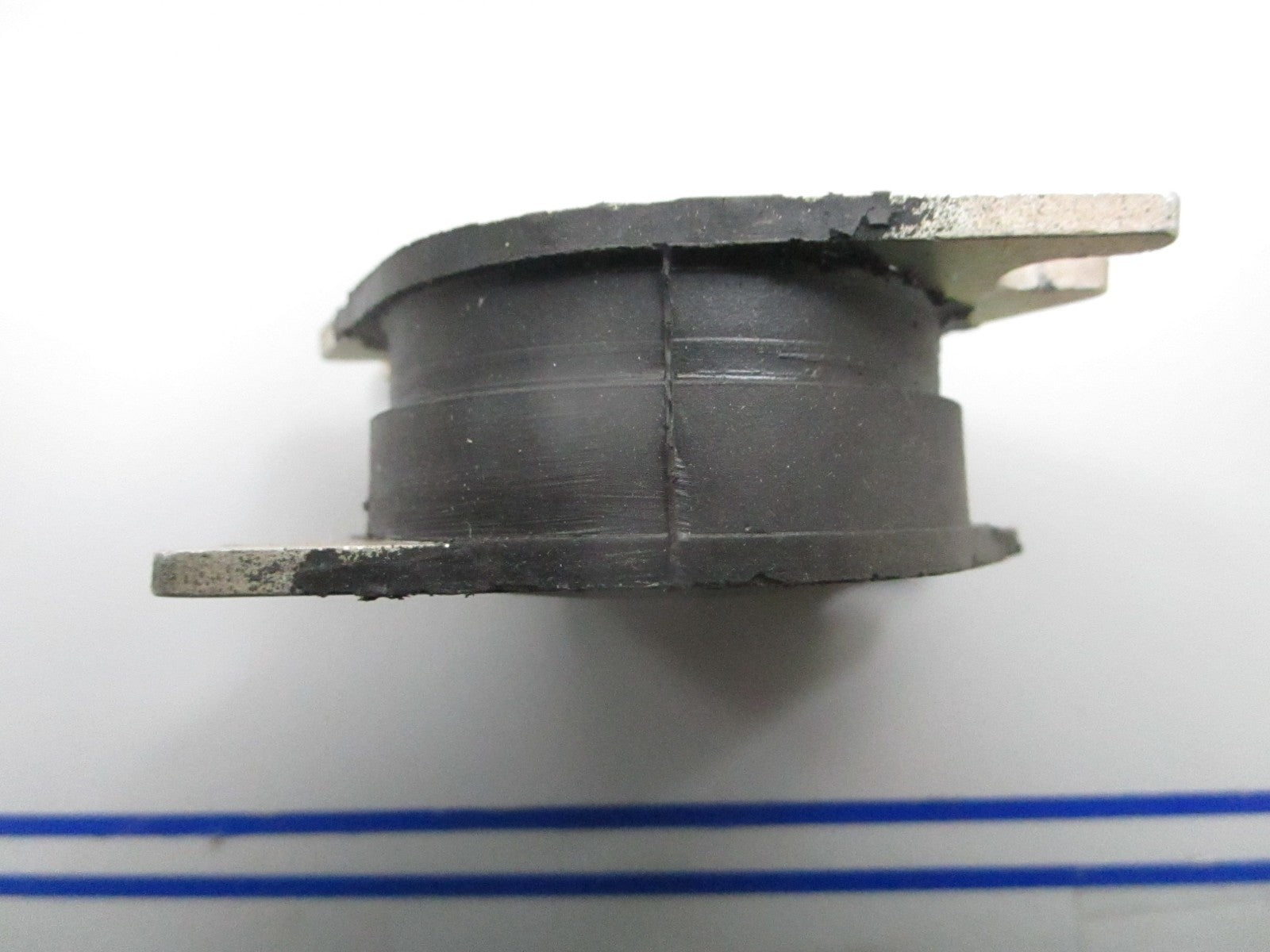 *NEW OEM* 0810 Mercury Force Shock Mount F183346-1