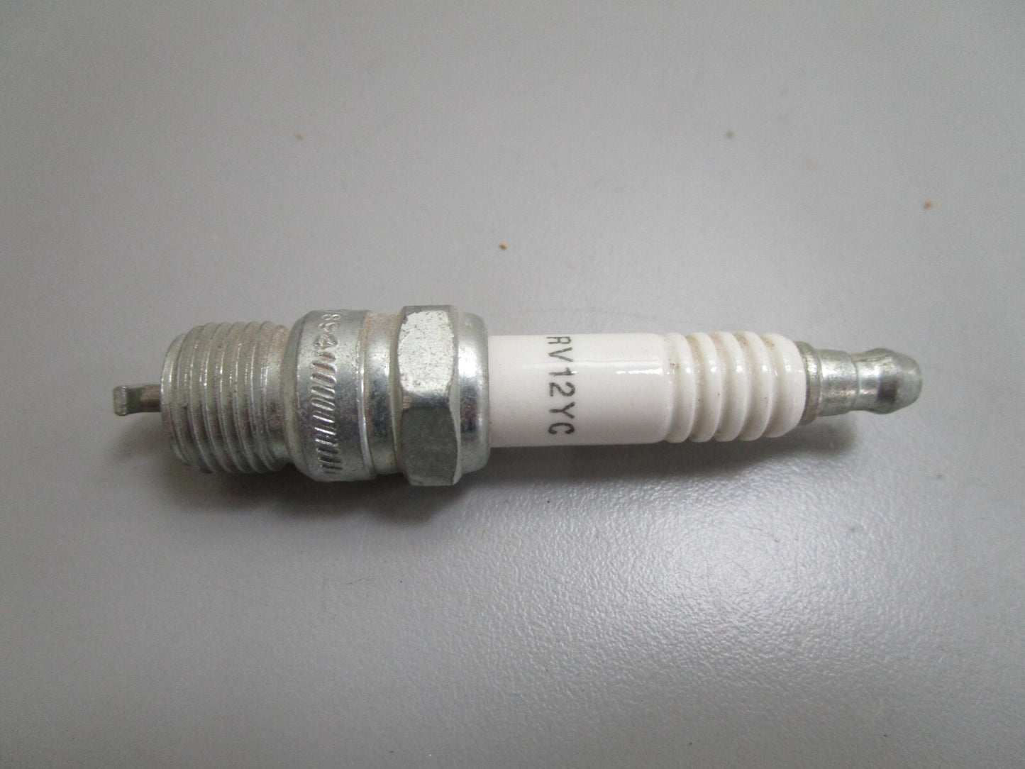 *NEW* (LOT OF 24) 0820 Champion Spark Plug RV12YC