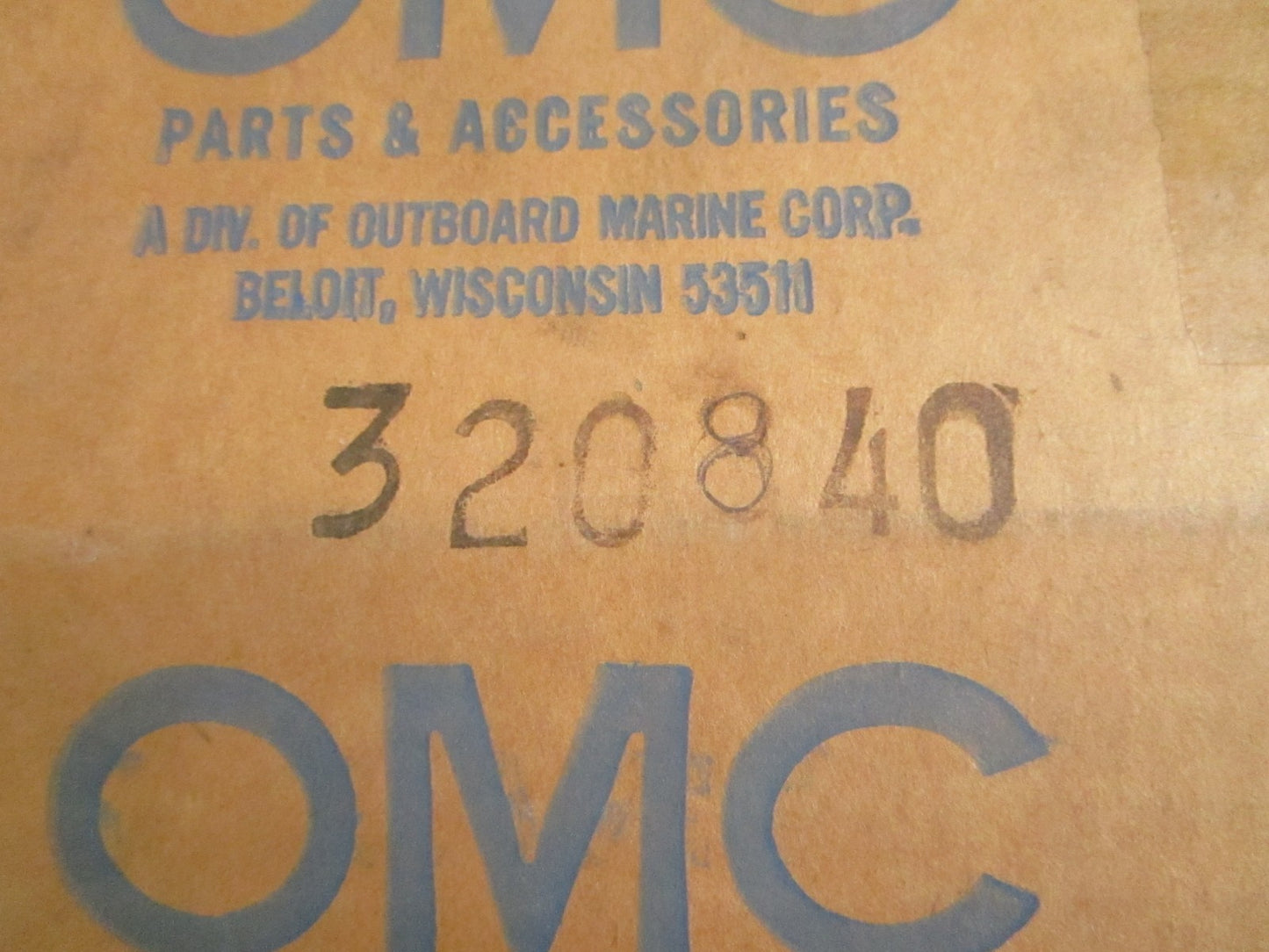 NEW OEM 320840 0320840 OMC Johnson Evinrude Cylinder Head Cover 0820