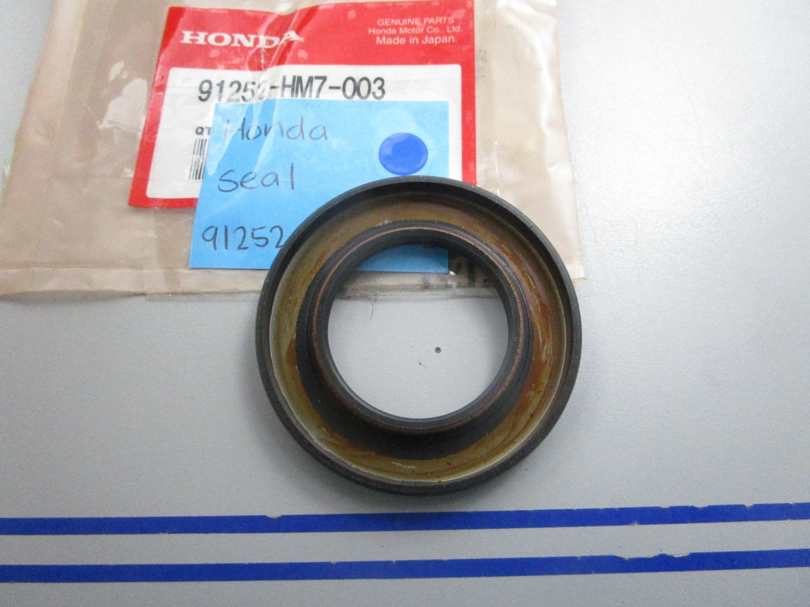 NEW OEM 91252-HM7-003 Honda Seal 0810