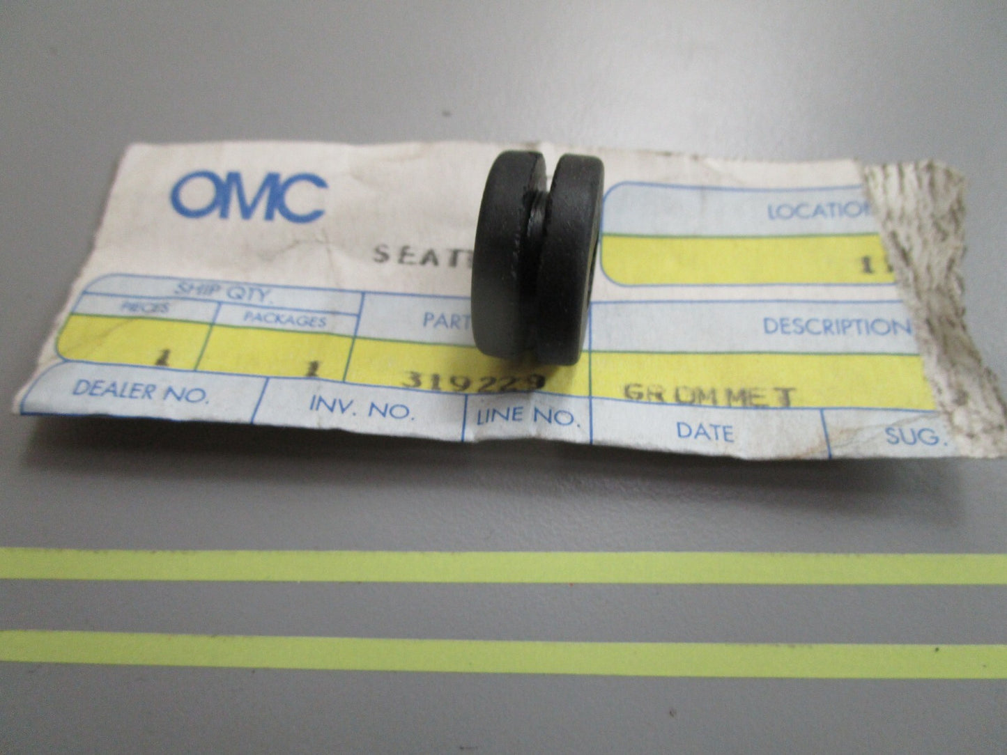 *NEW OEM* 0810 OMC Johnson Evinrude Grommet 319229 0319229