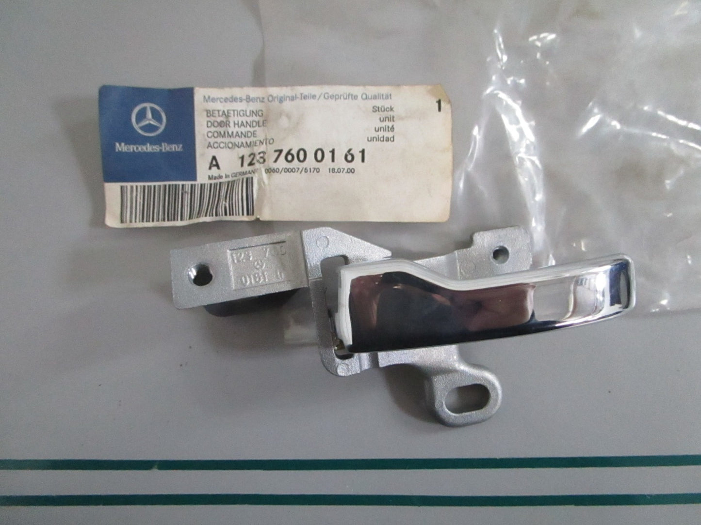 NEW OEM A1237600161 Bosch Door Handle 0820