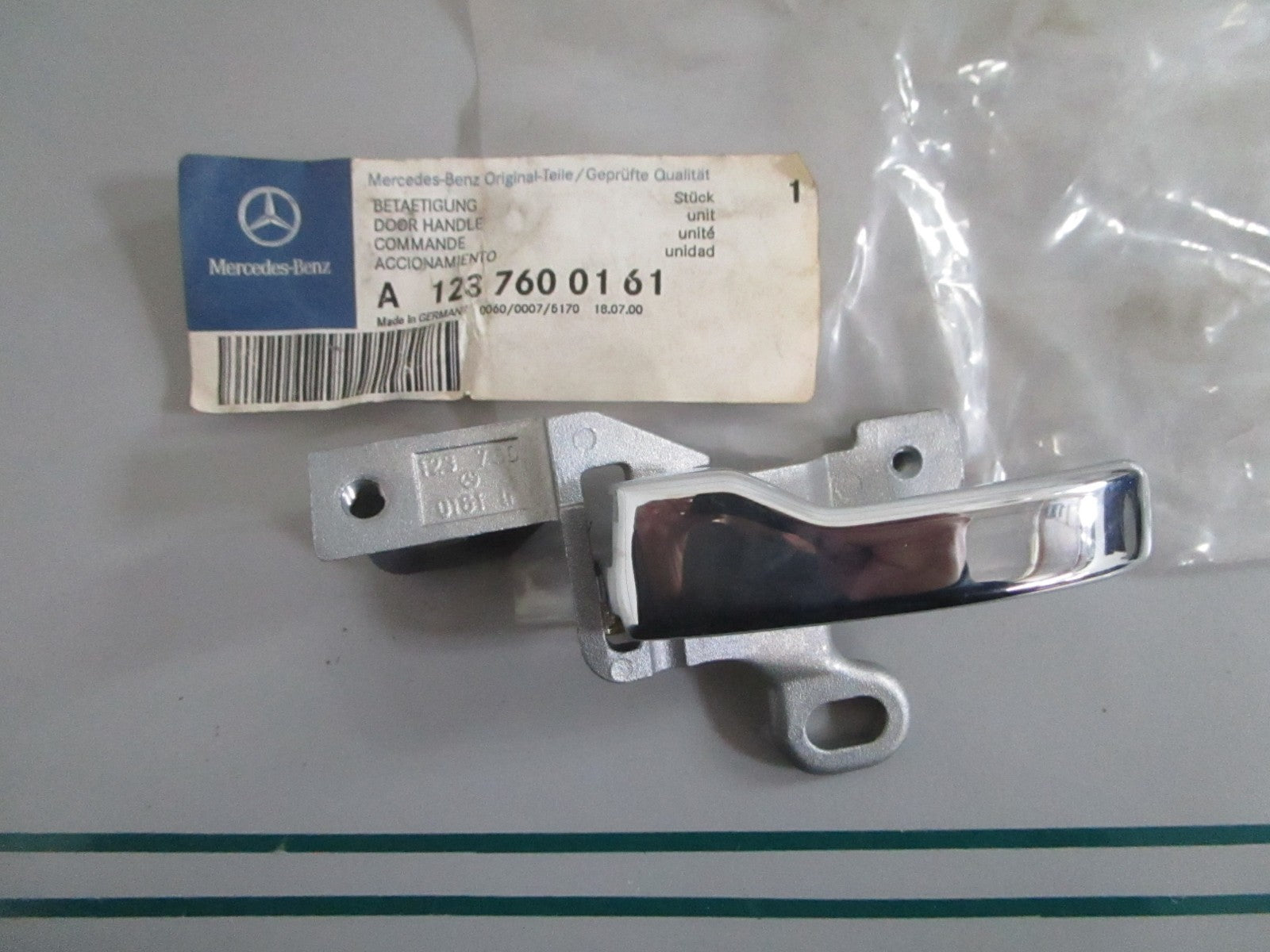 NEW OEM A1237600161 Bosch Door Handle 0820