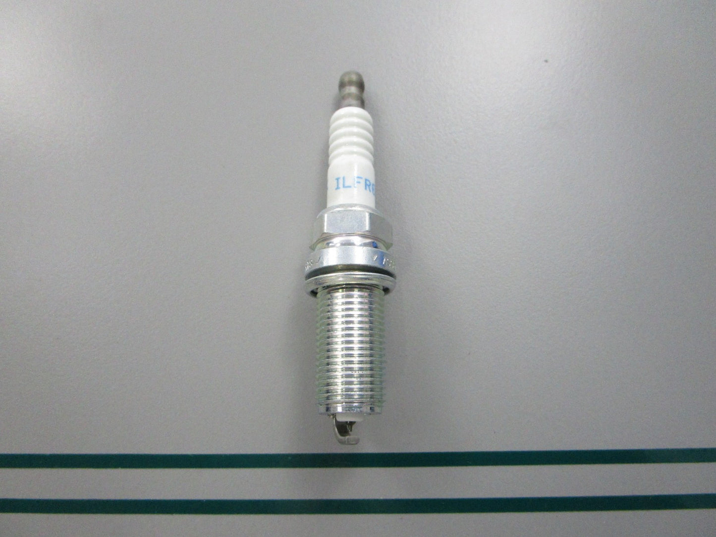 NEW ILFR6G-E NGK Spark Plug 0810