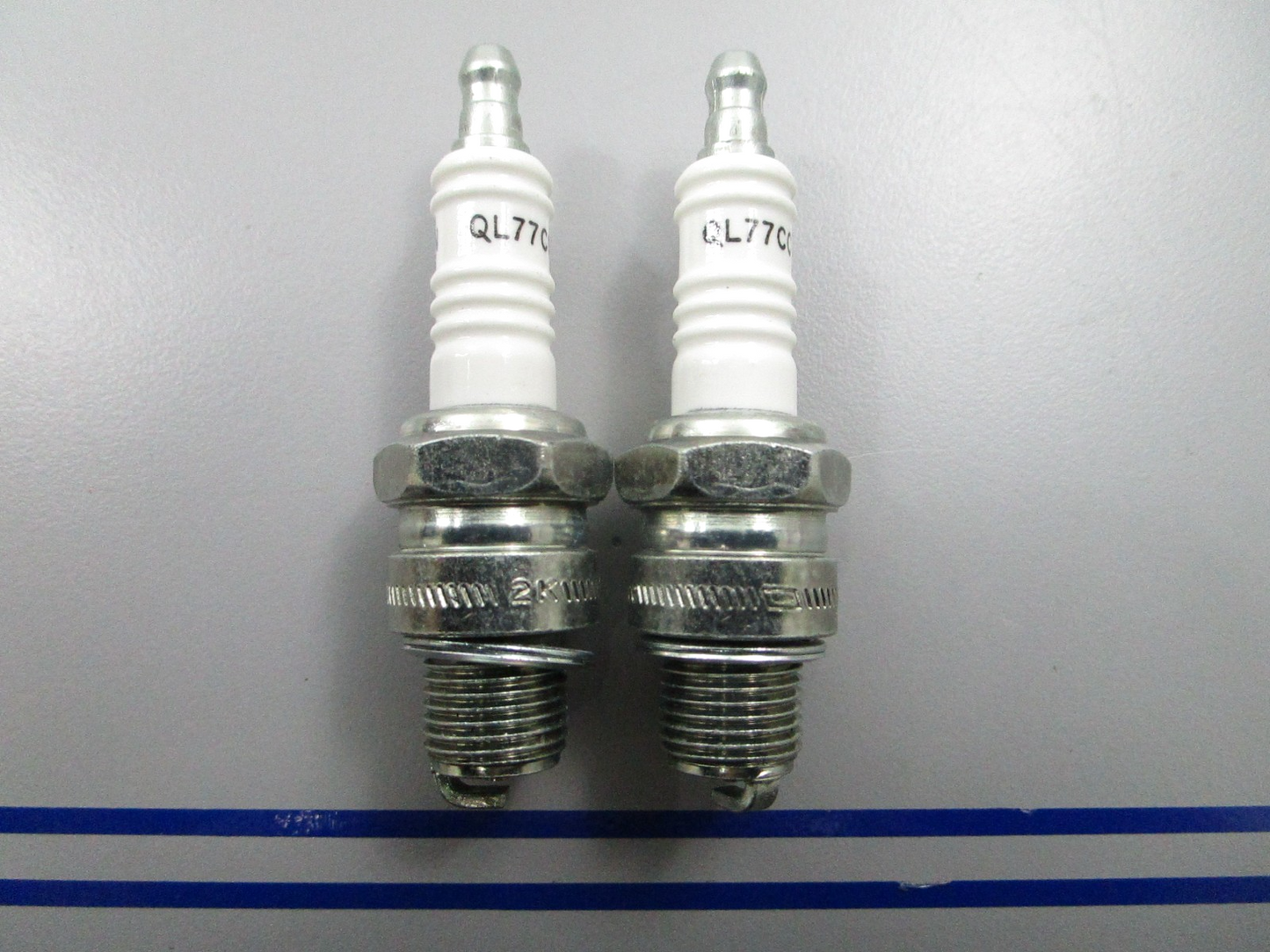 *NEW* (LOT OF 2) 0810 NGK Spark Plug QL77CC
