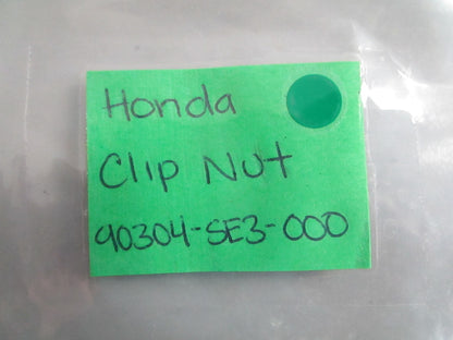 NEW OEM 90304-SE3-000 Honda Clip Nut 0820