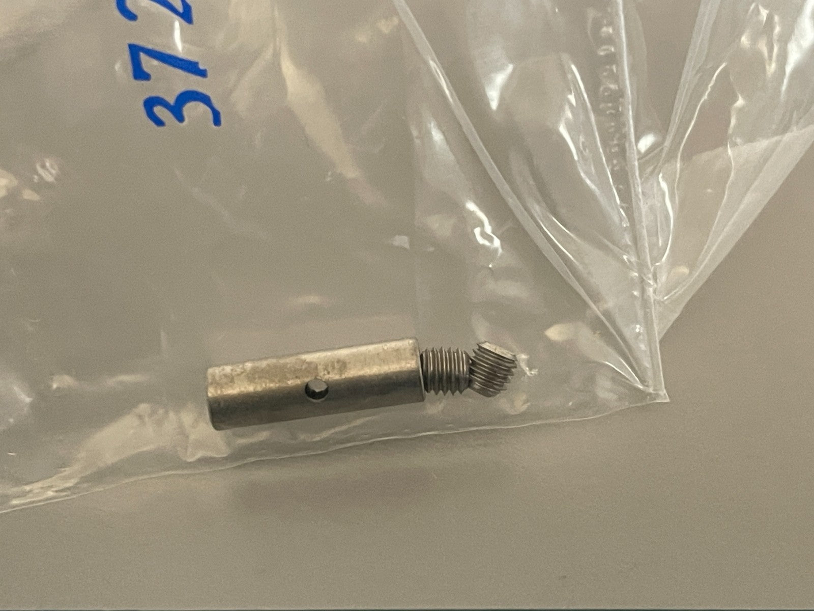 NEW OEM (LOT OF 5) 173506 0173506 OMC Johnson Evinrude Clamp & Screw Set 0810