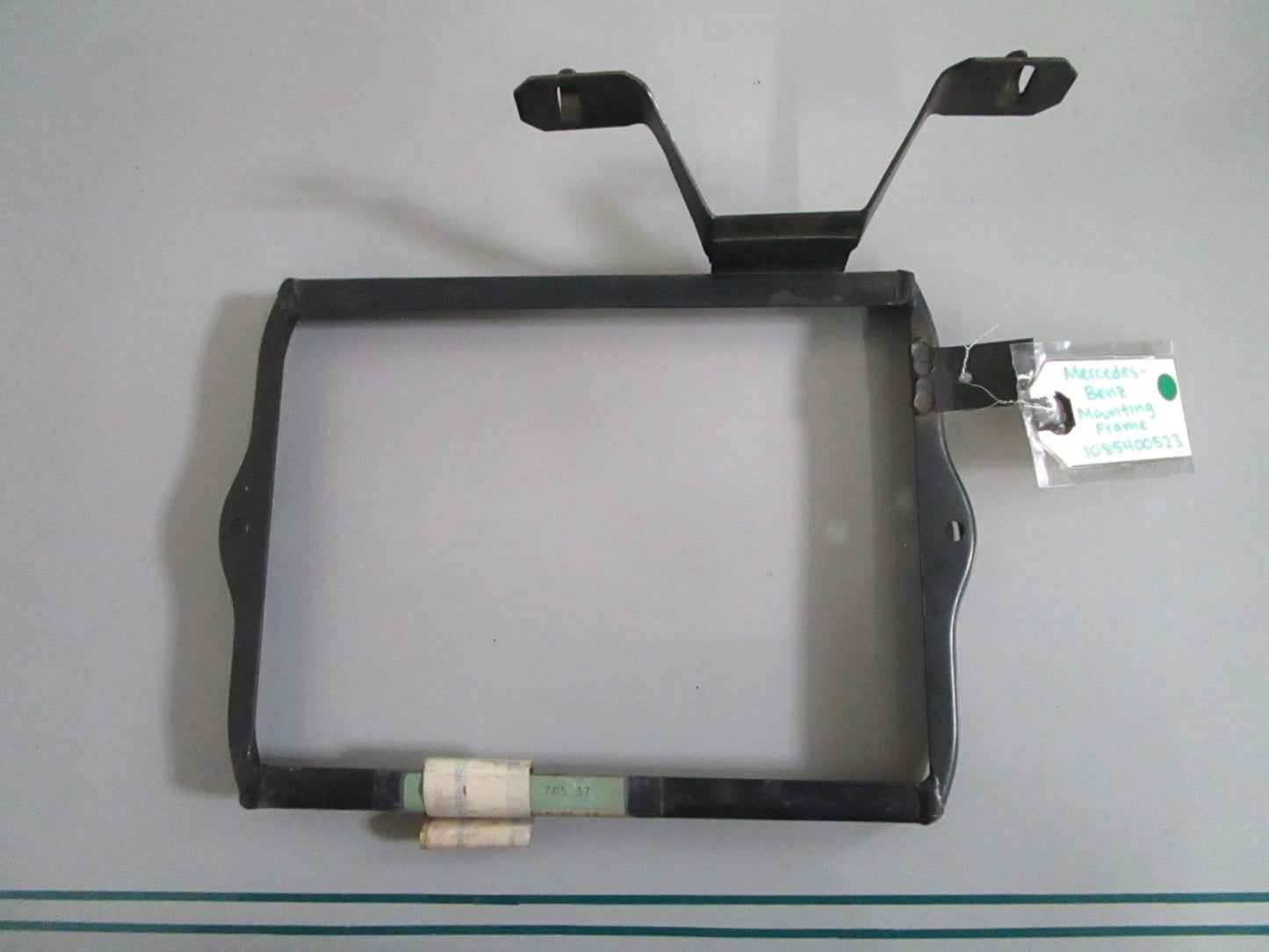 NEW OEM 108400523 Mercedes-Benz Mounting Frame 0820