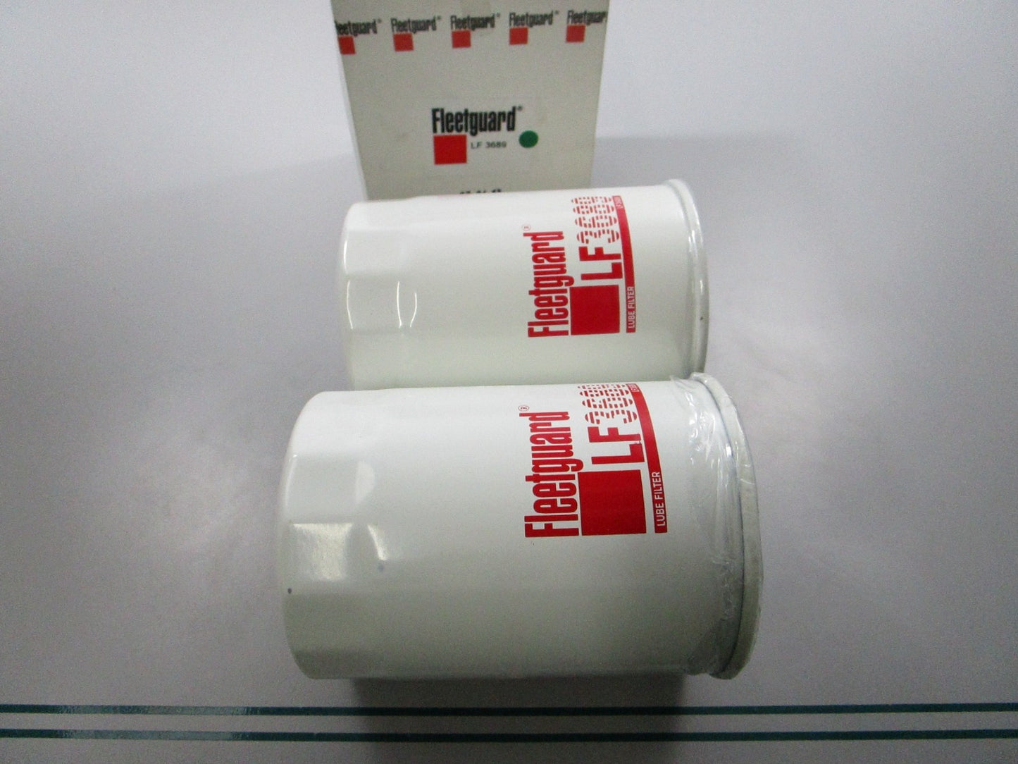 NEW (LOT OF 2) LF3689 Fleetguard Oil Filter 0810