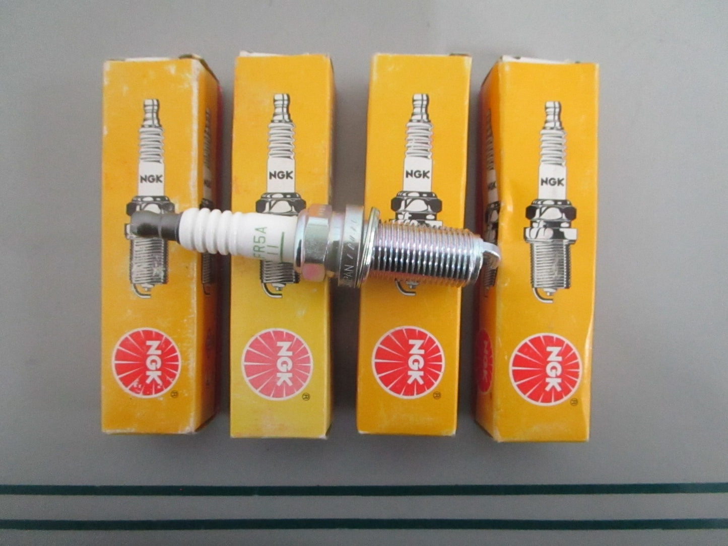 NEW OEM (LOT OF 4) LFR5A-11 NGK Spark Plug 0820