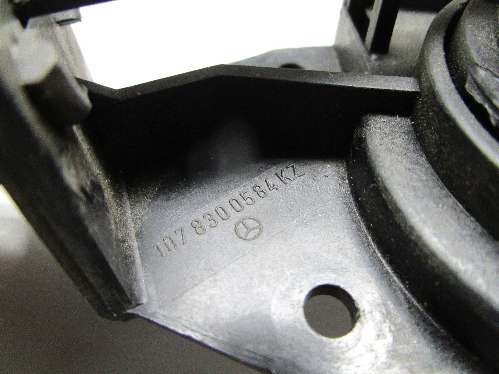 NEW OEM 1078300584 Mercedes-Benz Heater Valve 0820