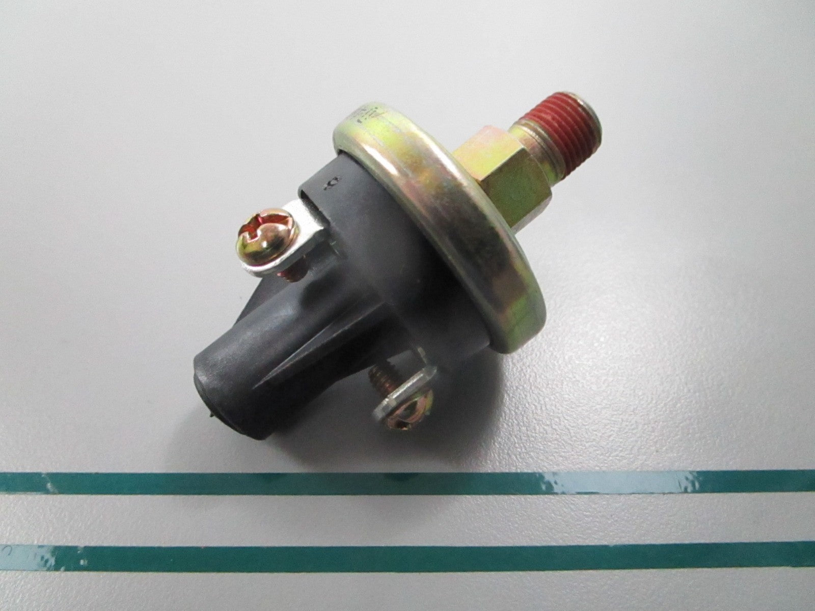 NEW OEM 0A8584 Generac 10PSI Oil Pressure Switch 0810
