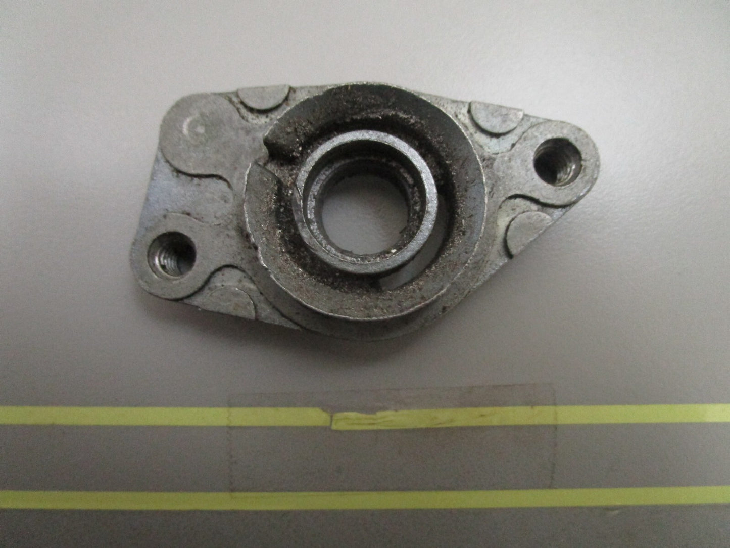 *NEW OEM* 0810 OMC Johnson Evinrude Spring Retainer Plate 324609 0324609