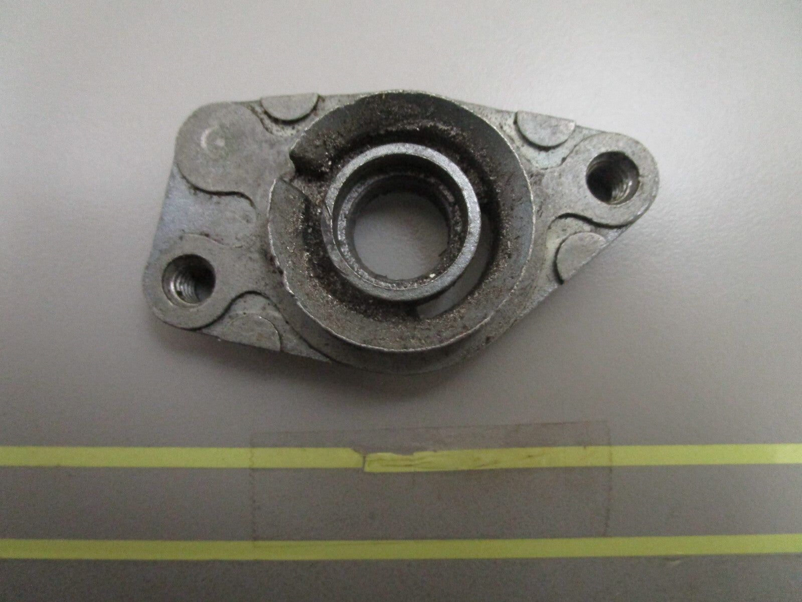 *NEW OEM* 0810 OMC Johnson Evinrude Spring Retainer Plate 324609 0324609