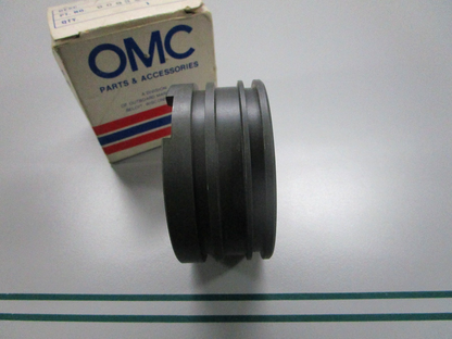 NEW OEM 908321 0908321 OMC Johnson Evinrude Housing Seal 0810