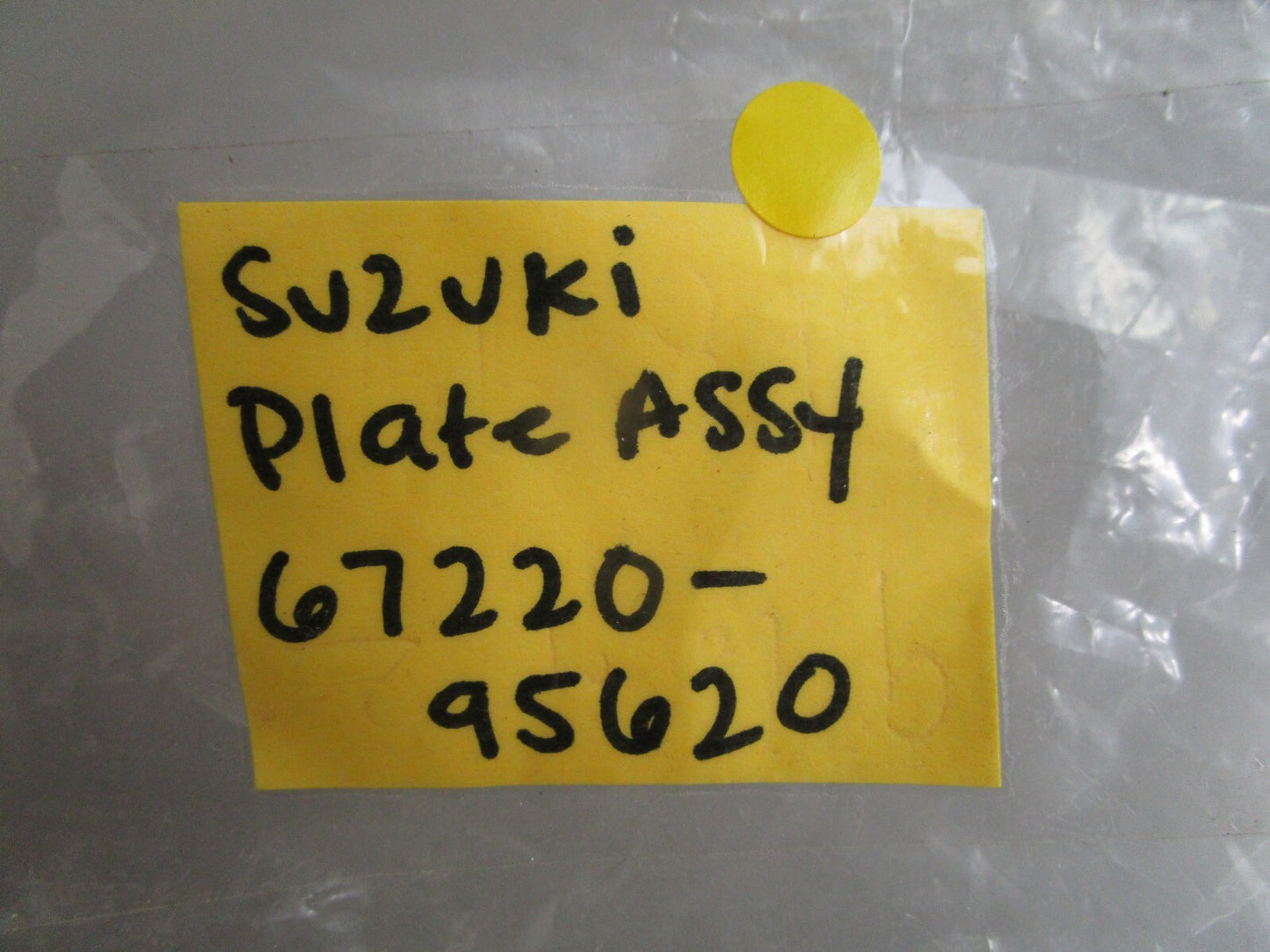 *NEW OEM* 0820 Suzuki Plate Assy 67220-95620