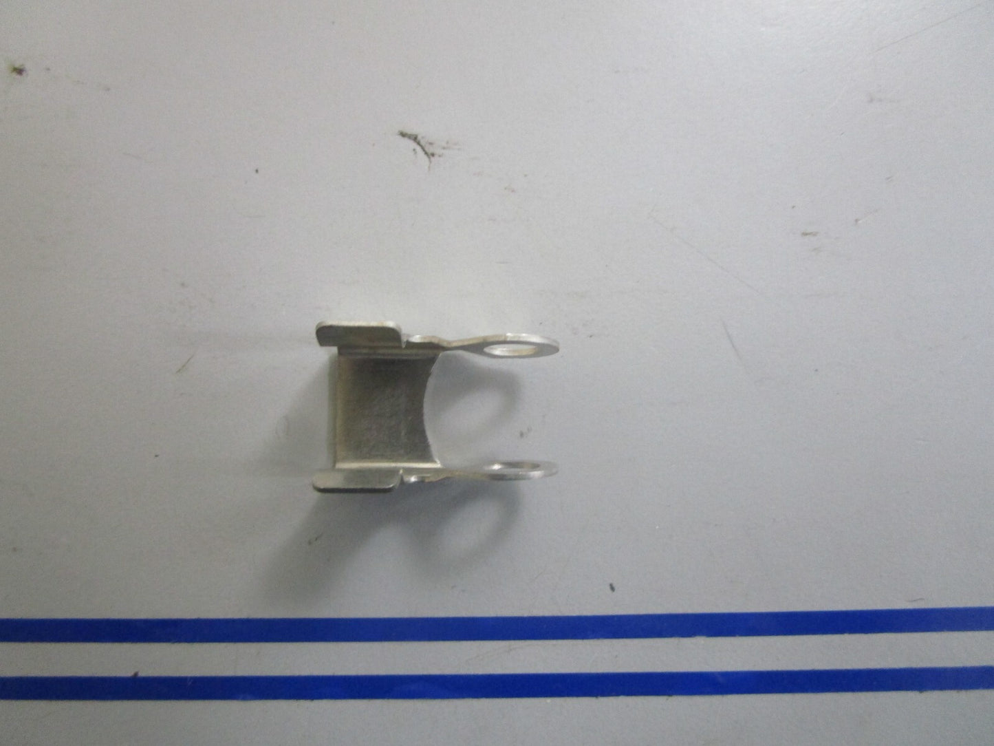 *NEW OEM* 0810 OMC Johnson Evinrude Spring Clip 123140 0123140