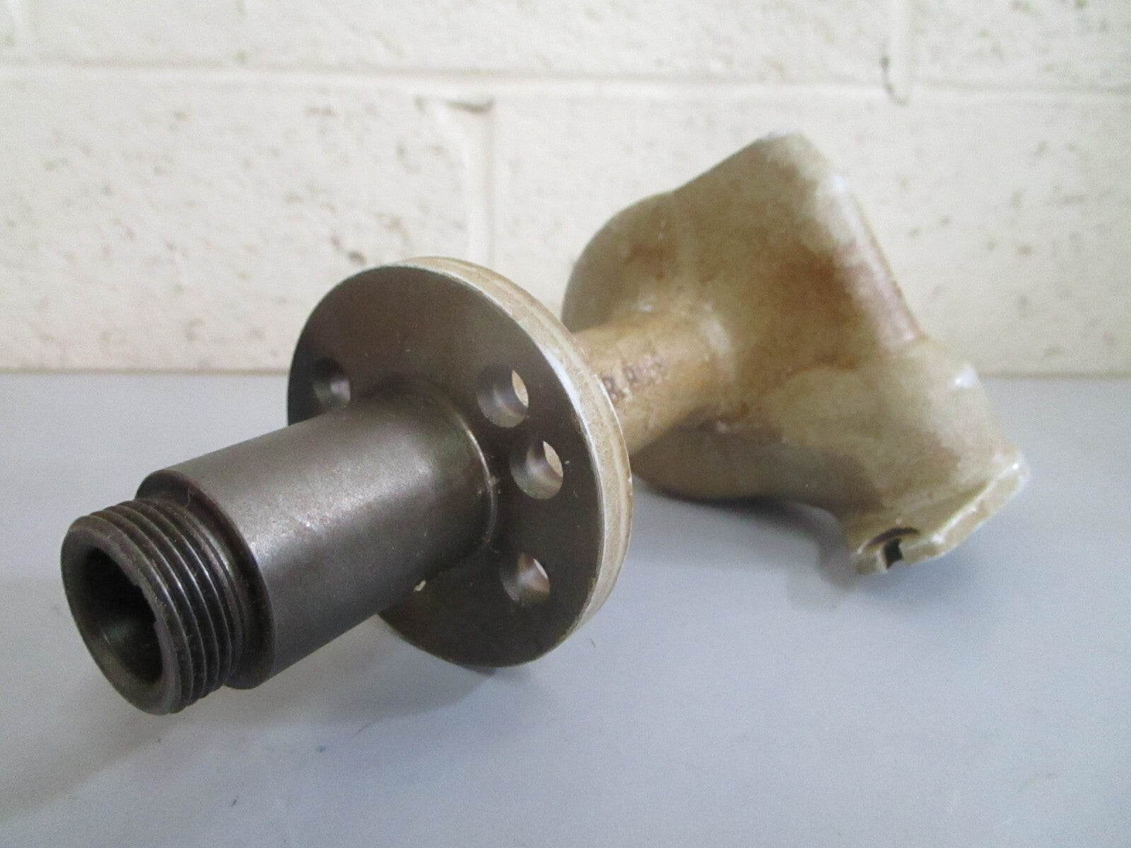 *NEW OEM* 0820 Volvo Penta Bearing Housing 897658