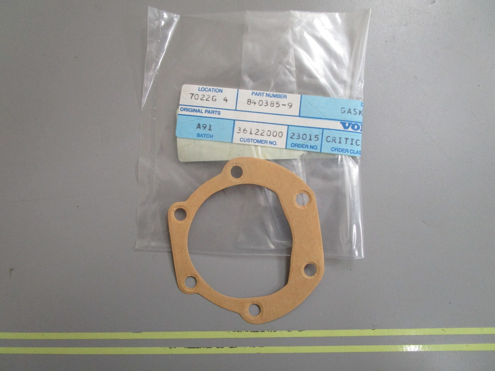 *NEW OEM* 0810 Volvo Penta Gasket 840385