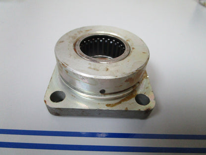 NEW OEM 317882 385556 OMC Johnson Evinrude Bearing Housing & Seal 0720
