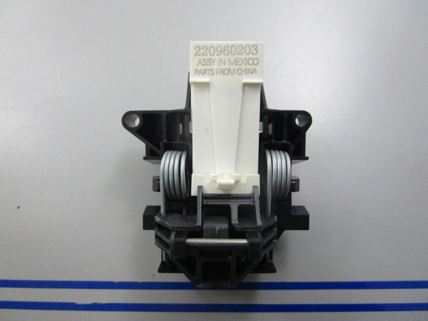 *NEW OEM* 0810 Electrolux Door Latch Assembly 5304516818