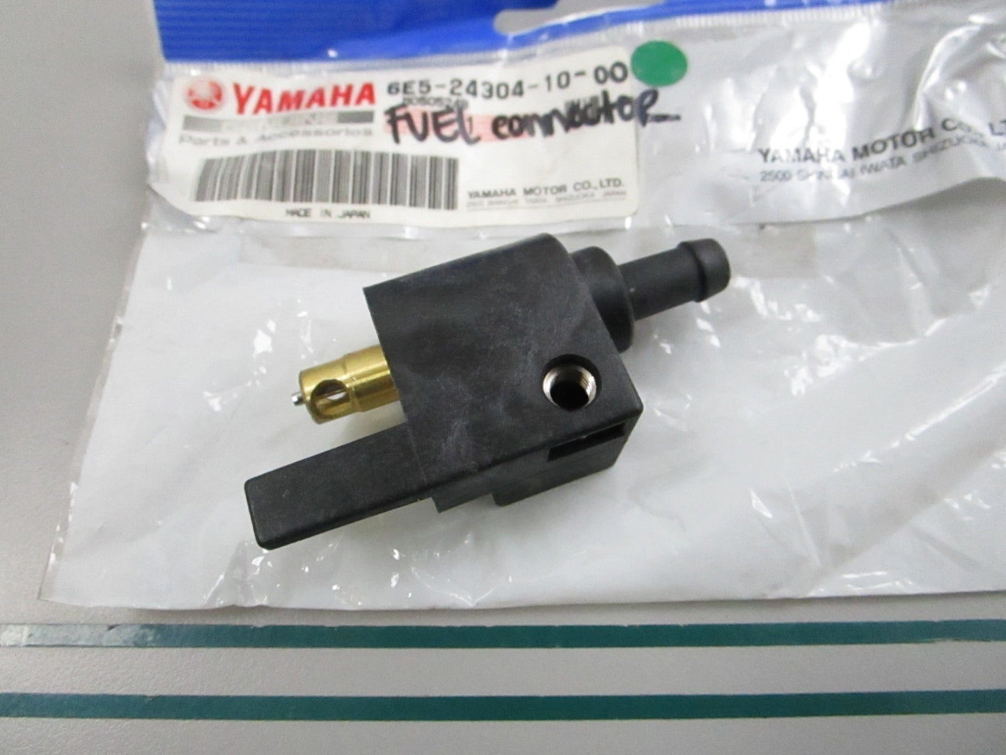 NEW OEM 6E5-24304-10-00 Yamaha Fuel Connector 0810