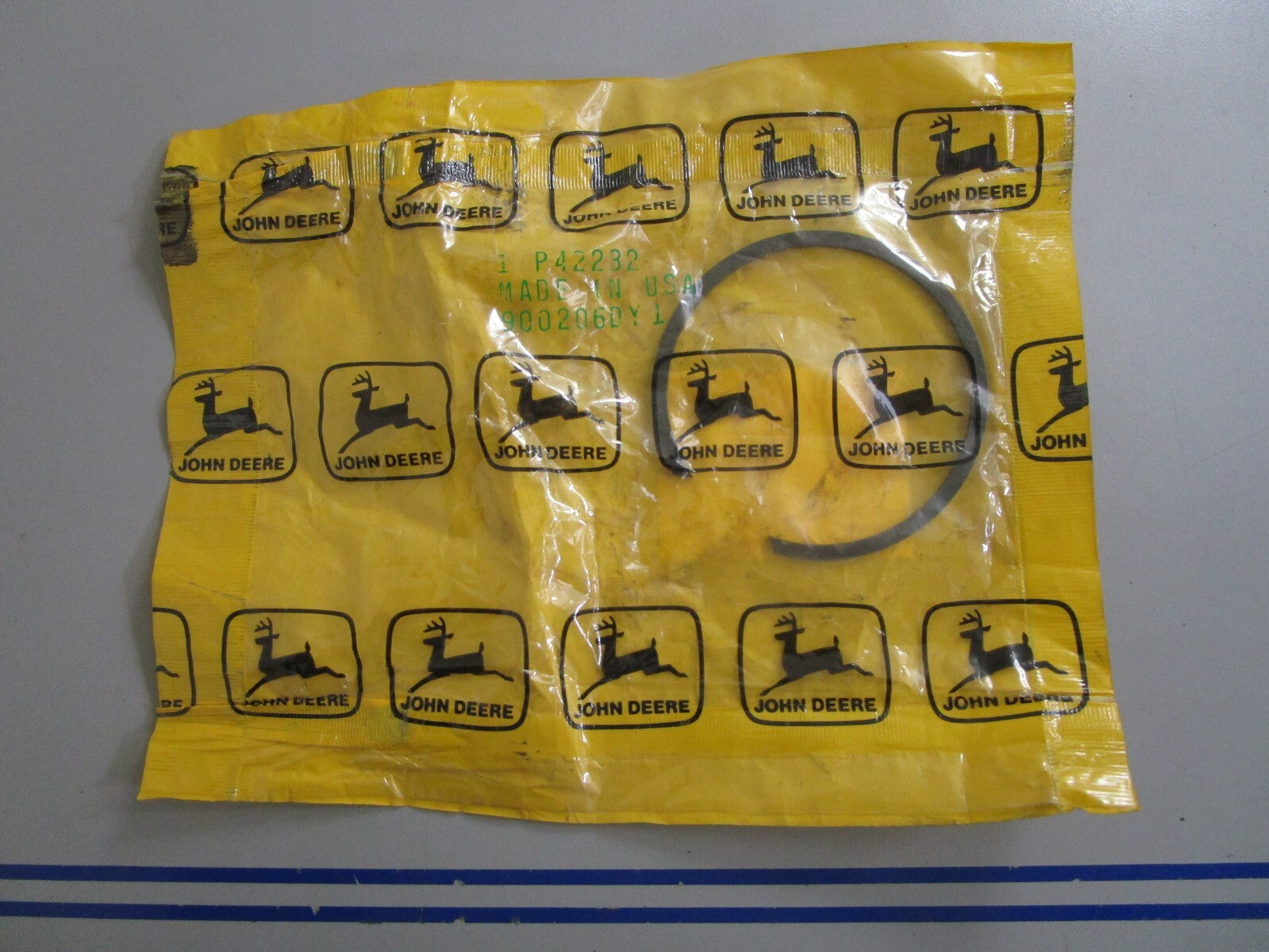 *NEW OEM* 0810 John Deere Ring P42232