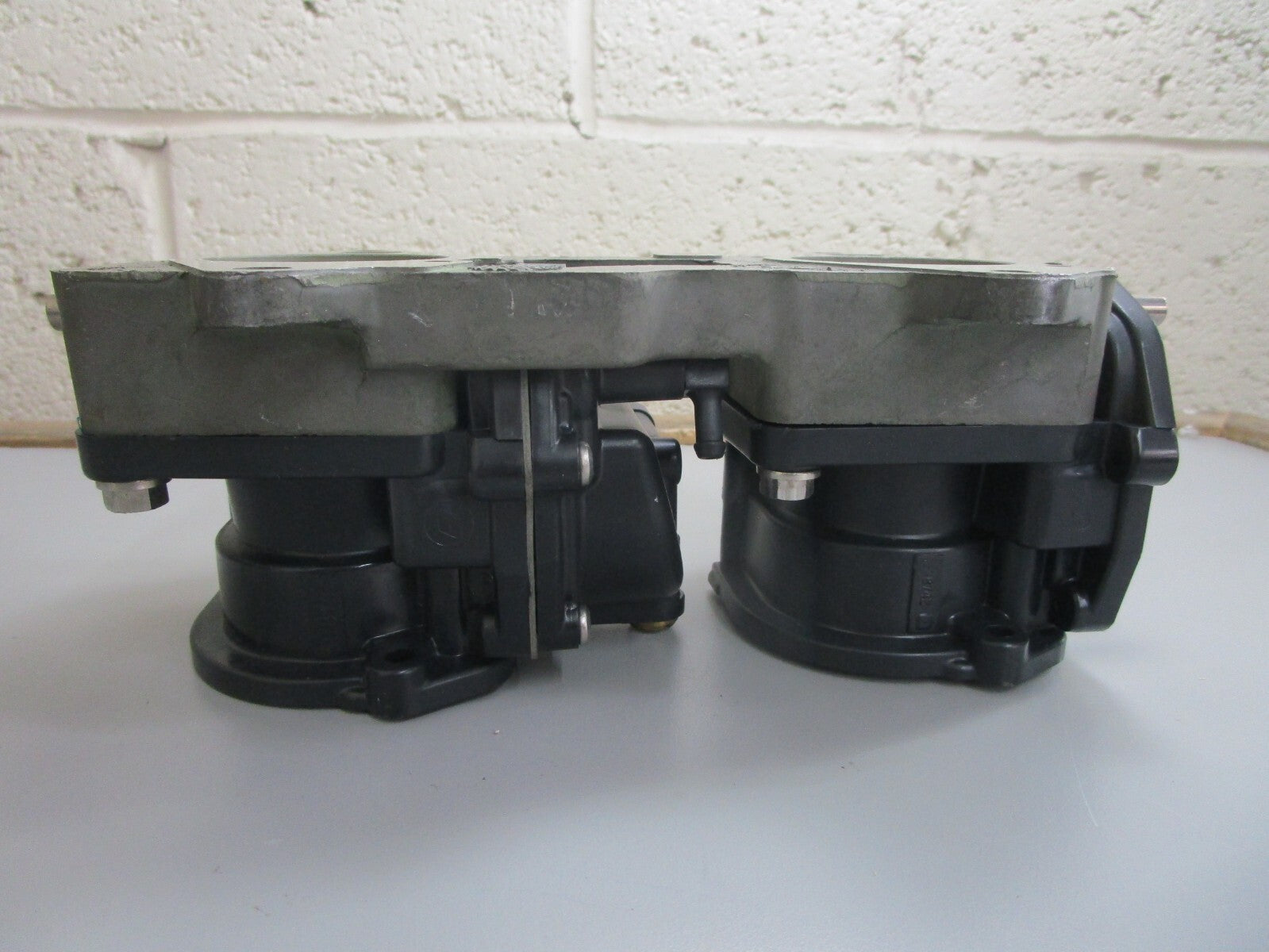 *NEW OEM* (LOT OF 2) 0820 OMC Johnson Evinrude Carburetor 398743 333525