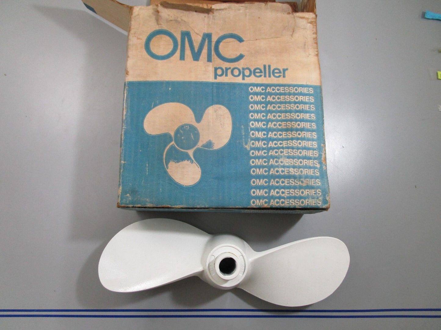 *NEW OEM* 0820 OMC Johnson Evinrude 12×8 2-Blade Propeller 389093 0389093