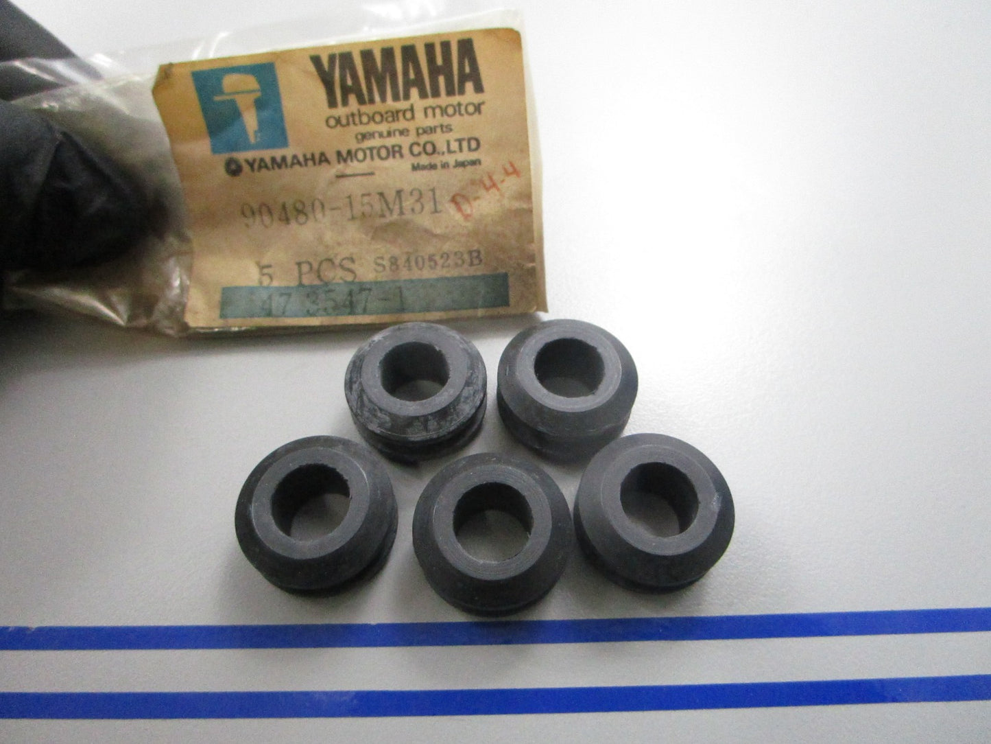 *NEW OEM* (LOT OF 5) 0810 Yamaha Grommet 90480-15M31-00