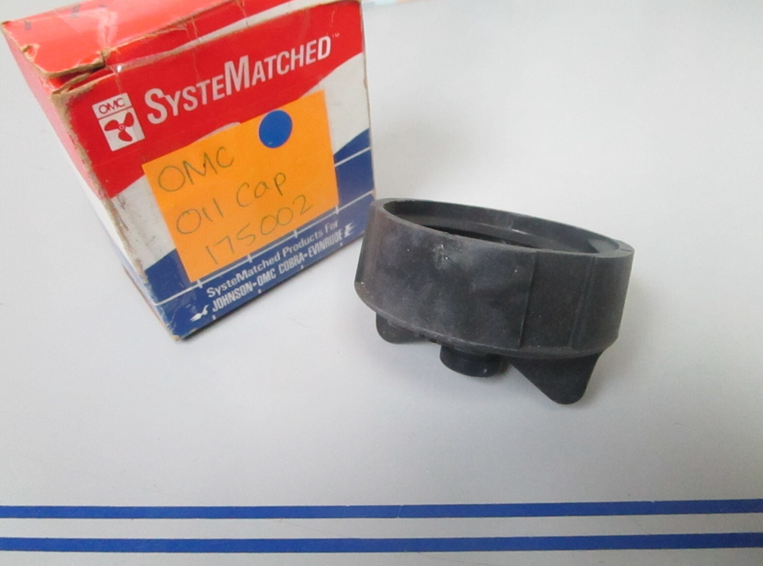 *NEW OEM* 0810 OMC Johnson Evinrude Oil Cap 175002 0175002