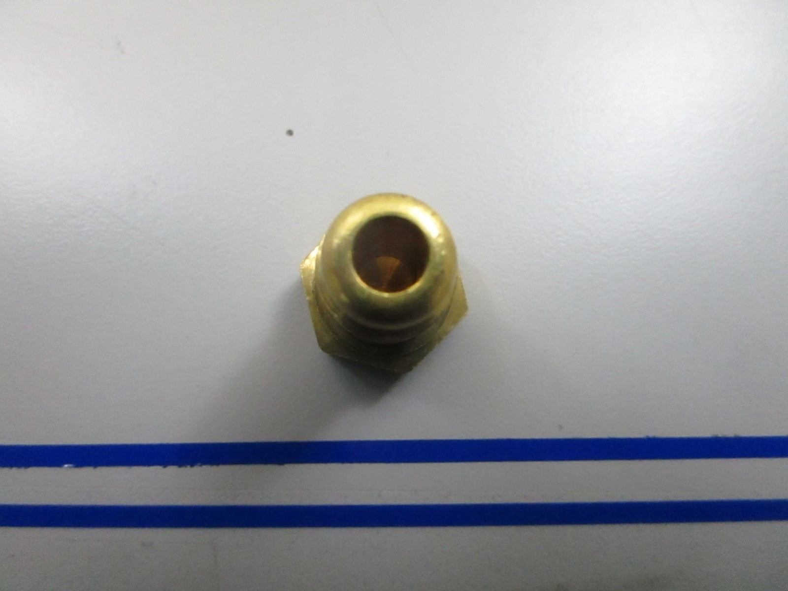 *NEW OEM* 0810 Volvo Penta Plug 3861669