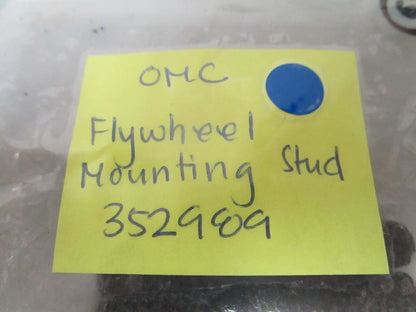 *NEW OEM* 0720 OMC Johnson Evinrude Flywheel Mounting Stud 352989 0352989