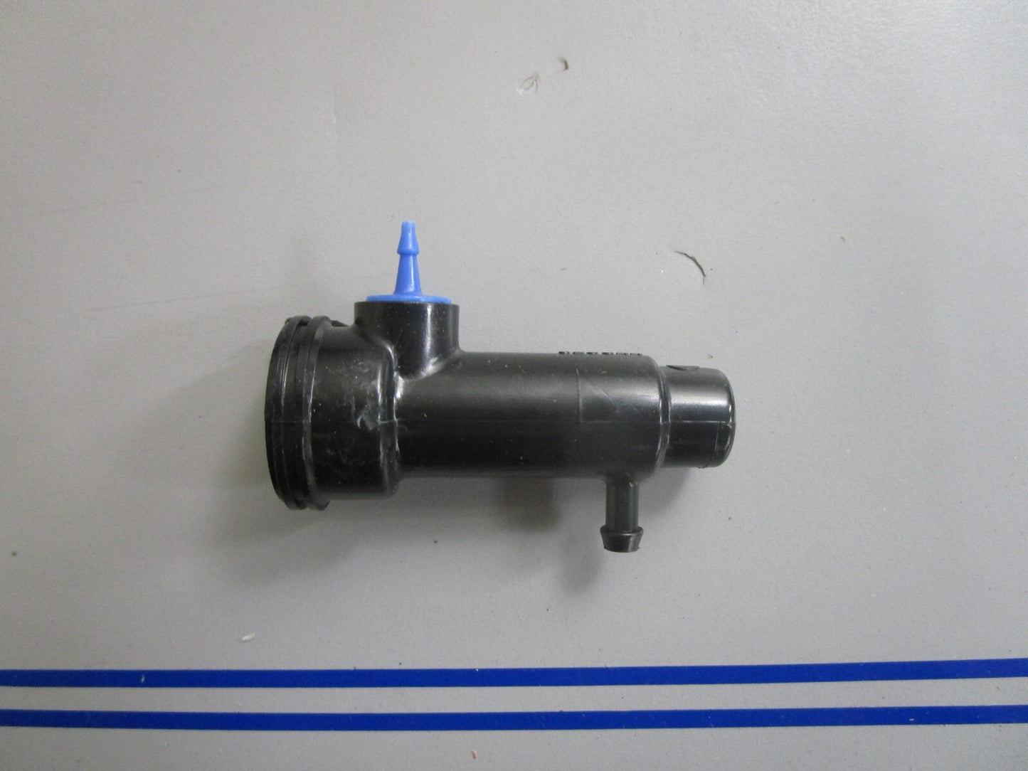 *NEW OEM* 0810 OMC Johnson Evinrude Housing & Nipple Assembly 394337 0394337