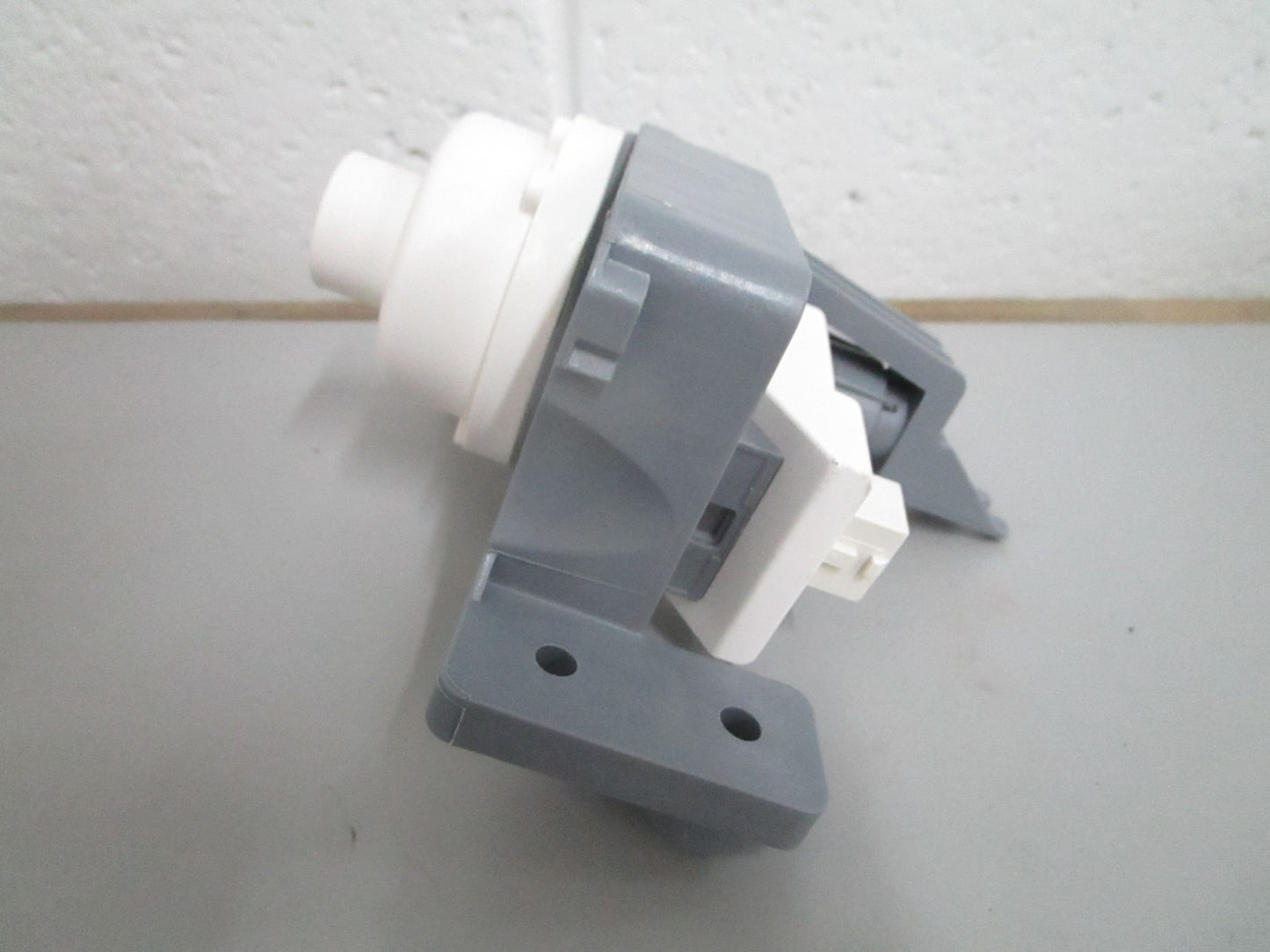 *NEW OEM* 0820 Whirlpool Water Pump W10876600