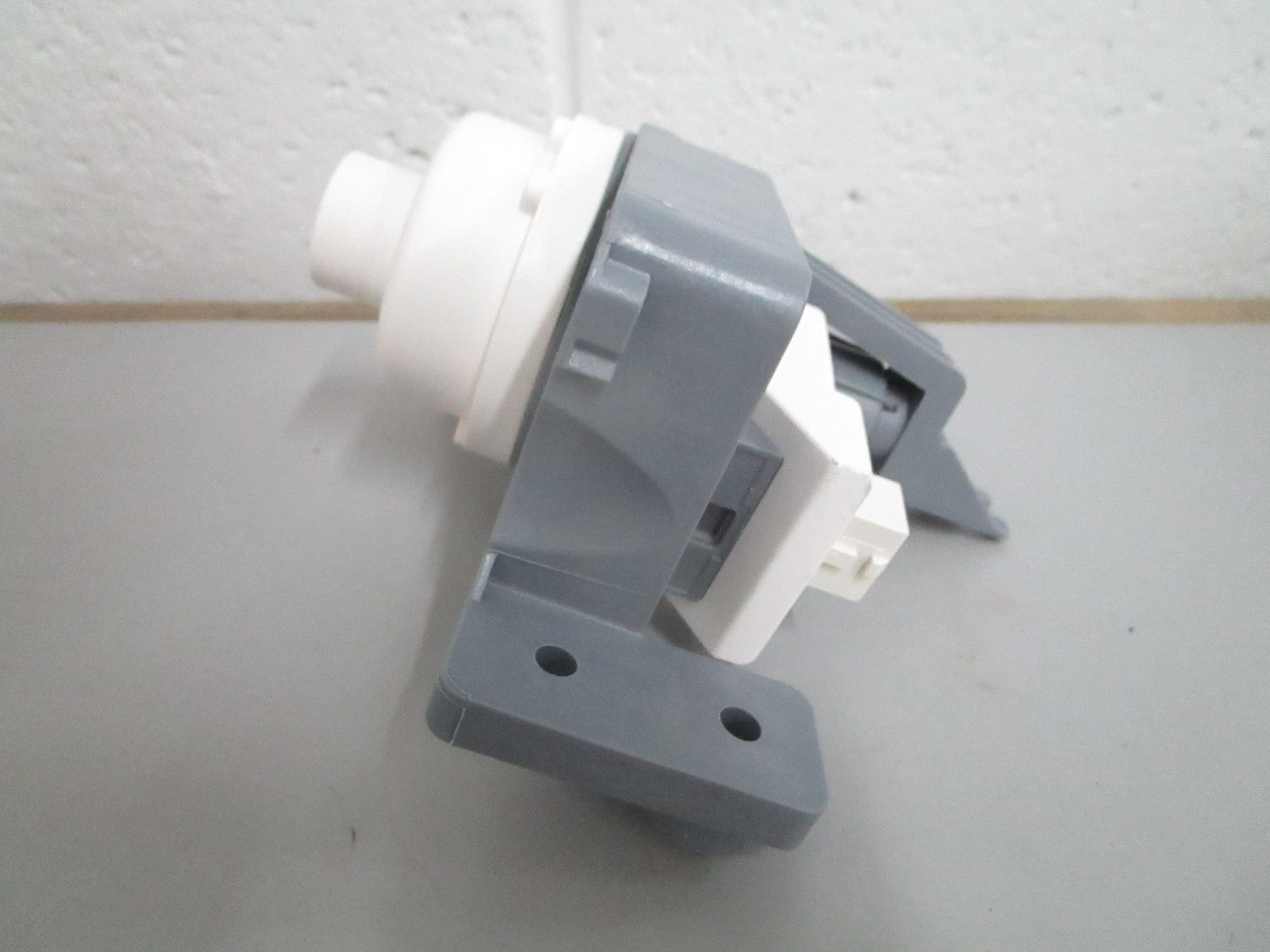 *NEW OEM* 0820 Whirlpool Water Pump W10876600