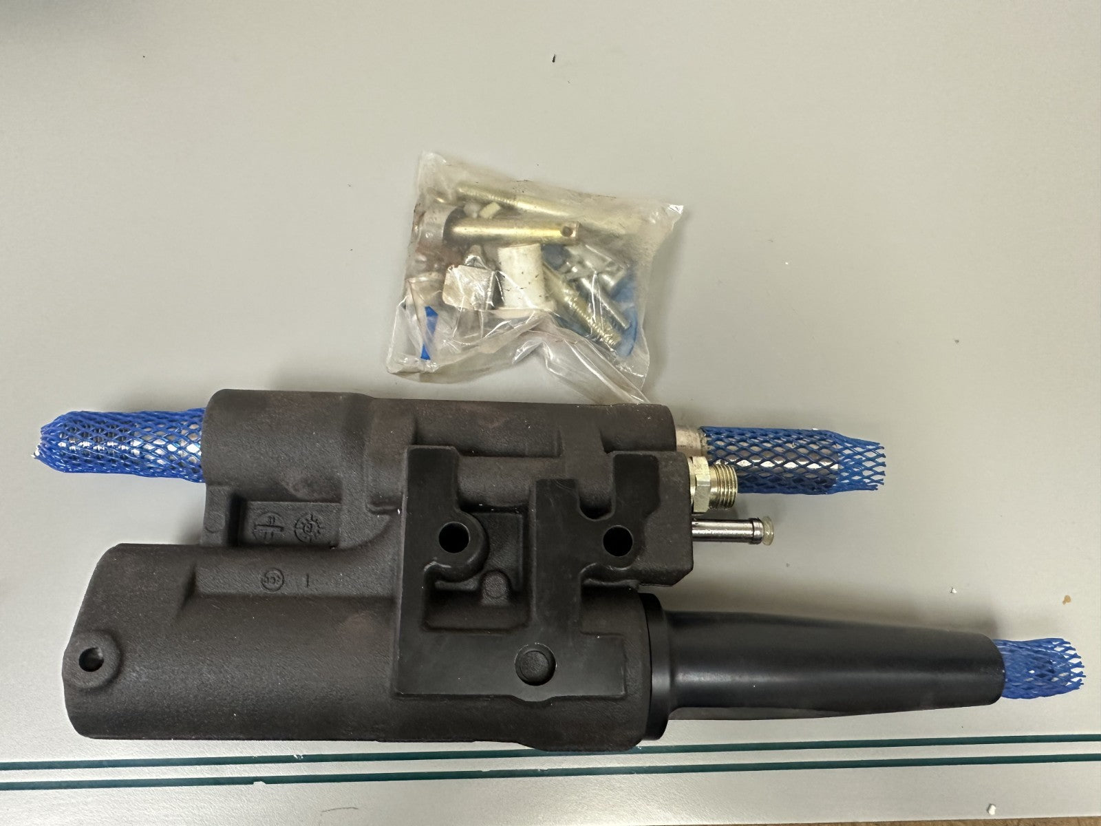 NEW OEM 852741 Volvo Penta Hydraulic Power Steering Cylinder Actuator 0720
