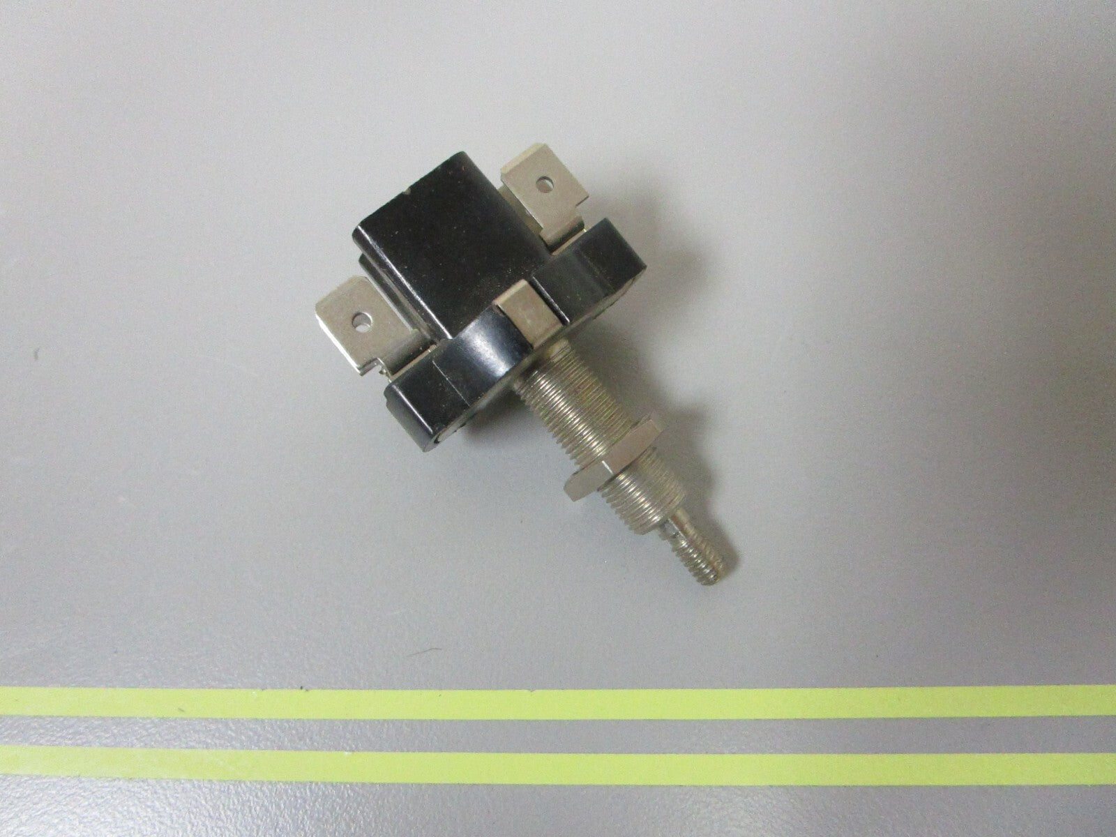 *NEW OEM* 0810 Volvo Penta Switch 819079