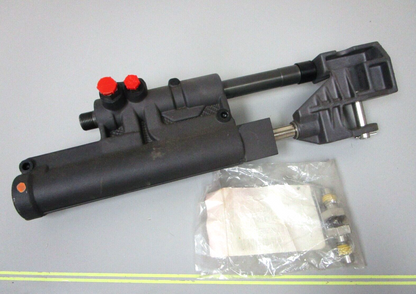 *NEW OEM* 0720 Volvo Penta Power Steering Actuator 3858128 21910902